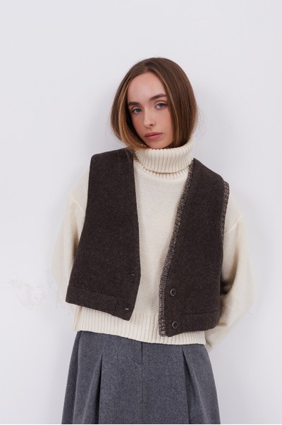 Камізелька з дов'язом брунатний (КА 102)